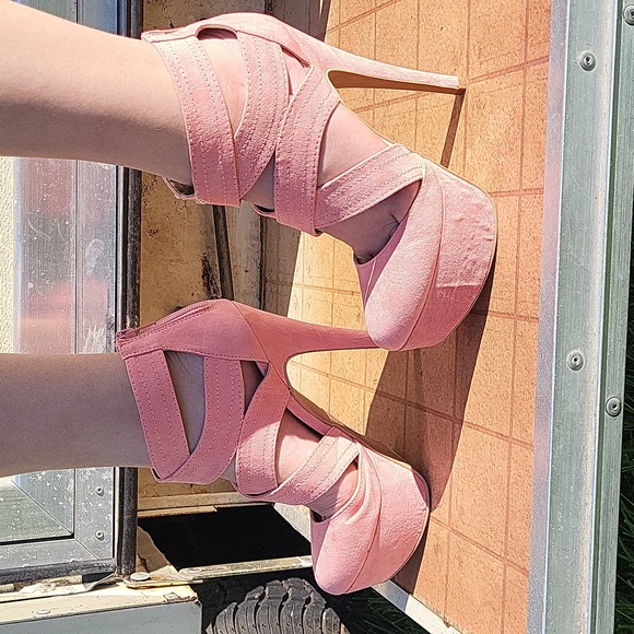 Stilettos - Picture 4 of 8